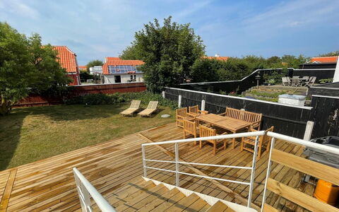 Elka - 100M from the Sea: Wohnung, Schatten, Balkon, Stuhl, Zaun, Gartenmöbel, Aluminium, Kunstrasen