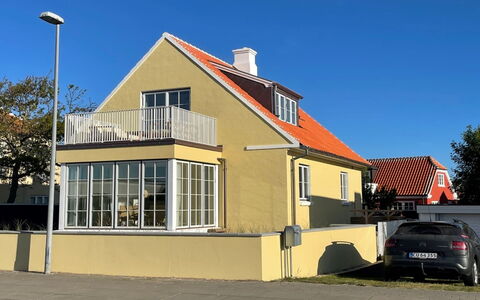 Elka - 100M from the Sea: Wohngebiet, Dach, Vorort, Auffahrt, Estate, Kamin