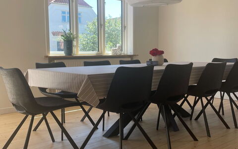 Urs - 200M from the Sea: Die Architektur, Dach, Zuhause, Verbundwerkstoff, Daylighting, Abstellgleis, Auffahrt