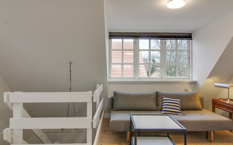 Ilselil - 500M from the Sea: Decke, Flooring, Interior Design, Fussboden, Verbundwerkstoff, Möbel, Resort, Hotel, Design, Daylighting