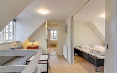 Ilselil - 500M from the Sea: Decke, Flooring, Interior Design, Fussboden, Verbundwerkstoff, Möbel, Resort, Hotel, Design, Daylighting