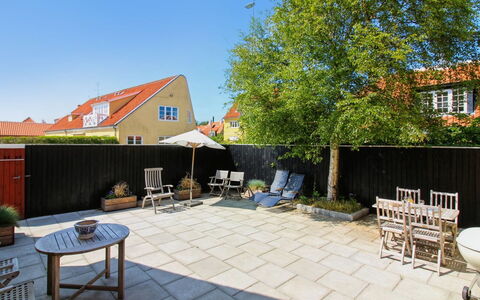 Ilselil - 500M from the Sea: Decke, Flooring, Interior Design, Fussboden, Verbundwerkstoff, Möbel, Resort, Hotel, Design, Daylighting