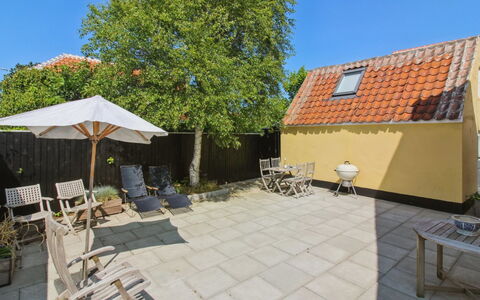 Ilselil - 500M from the Sea: Decke, Flooring, Interior Design, Fussboden, Verbundwerkstoff, Möbel, Resort, Hotel, Design, Daylighting