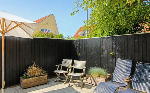 Ilselil - 500M from the Sea: Decke, Flooring, Interior Design, Fussboden, Verbundwerkstoff, Möbel, Resort, Hotel, Design, Daylighting