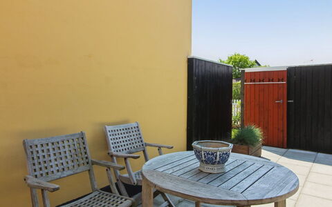 Ilselil - 500M from the Sea: Decke, Flooring, Interior Design, Fussboden, Verbundwerkstoff, Möbel, Resort, Hotel, Design, Daylighting