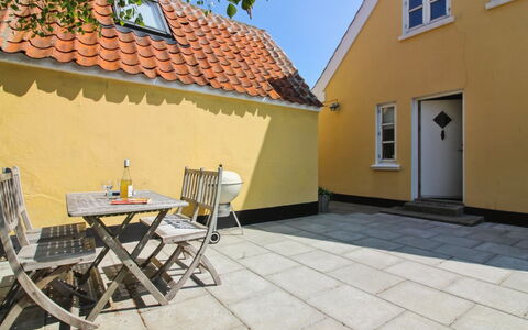 Ilselil - 500M from the Sea: Decke, Flooring, Interior Design, Fussboden, Verbundwerkstoff, Möbel, Resort, Hotel, Design, Daylighting