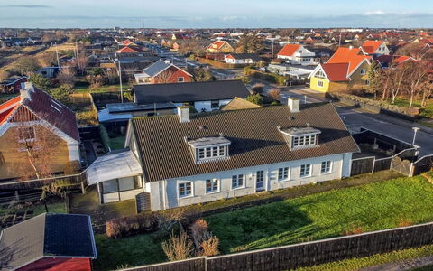 Anais - 1.6Km from the Sea: Zuhause, Wohngebiet, Haus, Hütte, Dach, Grundstueck, Abstellgleis, Garten, Estate, Rasen