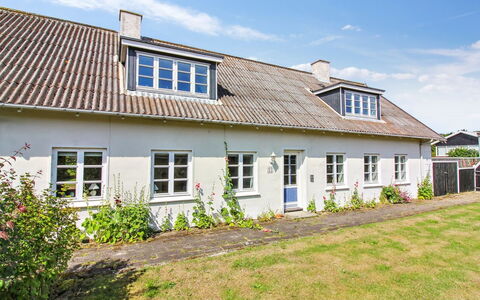 Anais - 1.6Km from the Sea: Zuhause, Wohngebiet, Haus, Hütte, Dach, Grundstueck, Abstellgleis, Garten, Estate, Rasen
