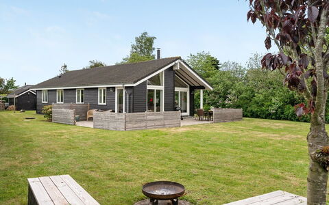 Annesophie - 300M to the Fjord: Haus, Dach, Zuhause, Hütte, Abstellgleis, Veranda, Bauernhaus, Estate, Rasen, Gartenbauten