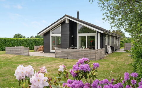 Annesophie - 300M to the Fjord: Dach, Haus, Hütte, Zuhause, Ground, Abstellgleis, Garten, Bauernhaus, Gartenbauten, Estate