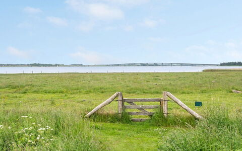 Annesophie - 300M to the Fjord: Himmel, Gras, Grün, Natürlichen Umgebung, Wiese, Natürliche Landschaft, Horizont, Einfach, Ökoregion, Landschaft
