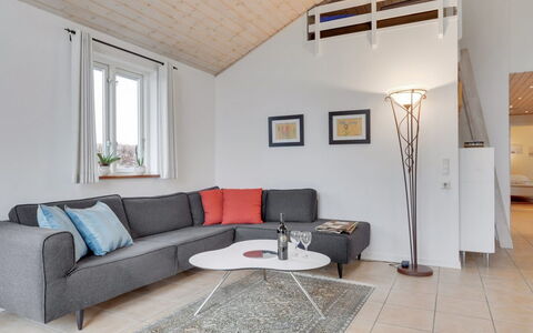Annesophie - 300M to the Fjord: Möbel, Interior Design, Flooring, Fussboden, Couch, Decke, Wohnzimmer, Zuhause, Wohnung, Zimmer