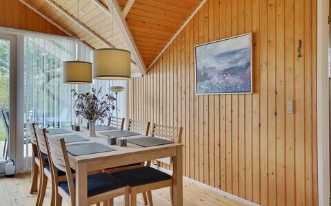 Norna - 300M from the Sea: Haus, Zuhause, Wohngebiet, Dach, Hütte, Grundstueck, Estate, Garten, Garten, Abstellgleis