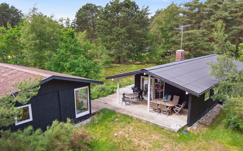 Mirzə - 250M from the Sea: Wohnung, Schatten, Balkon, Stuhl, Zaun, Gartenmöbel, Aluminium, Kunstrasen