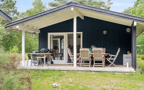 Mirzə - 250M from the Sea: Wohnung, Schatten, Balkon, Stuhl, Zaun, Gartenmöbel, Aluminium, Kunstrasen