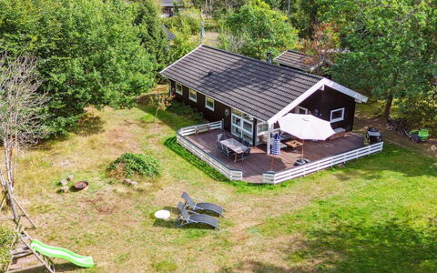 Amola - 1.6Km from the Sea: Wohnung, Schatten, Balkon, Stuhl, Zaun, Gartenmöbel, Aluminium, Kunstrasen