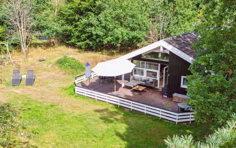 Amola - 1.6Km from the Sea: Wohnung, Schatten, Balkon, Stuhl, Zaun, Gartenmöbel, Aluminium, Kunstrasen