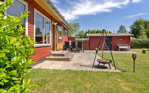Hege - 450M from the Sea: Wohngebiet, Dach, Vorort, Auffahrt, Estate, Kamin
