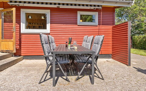 Hege - 450M from the Sea: Wohngebiet, Dach, Vorort, Auffahrt, Estate, Kamin