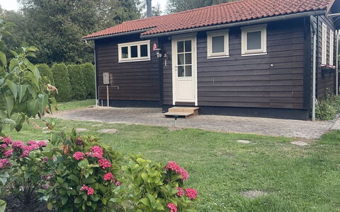 Undis - 660M from the Sea: Dach, Haus, Zuhause, Hütte, Abstellgleis, Estate, Auffahrt, Gartenbauten, Garten, Schuppen