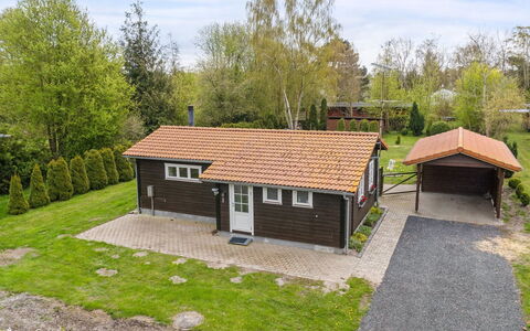 Undis - 660M from the Sea: Dach, Haus, Zuhause, Hütte, Abstellgleis, Estate, Auffahrt, Gartenbauten, Garten, Schuppen