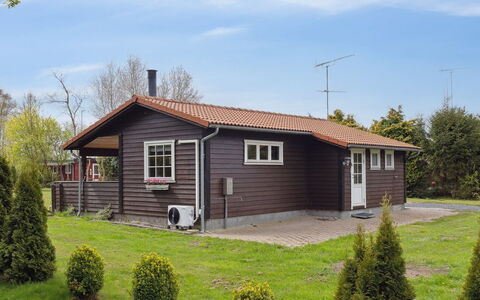 Undis - 660M from the Sea: Dach, Haus, Zuhause, Hütte, Abstellgleis, Estate, Auffahrt, Gartenbauten, Garten, Schuppen