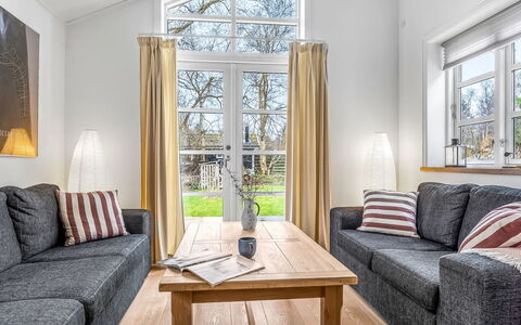 Amon - 670M from the Sea: Holz, Couch, Möbel, Flooring, Wohnzimmer, Interior Design, Holzboden, Fussboden, Zuhause