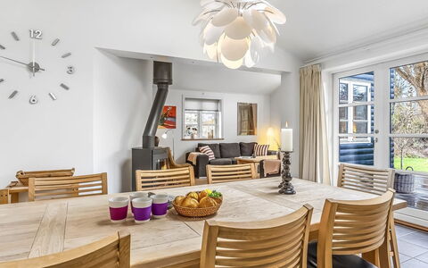 Amon - 670M from the Sea: Möbel, Interior Design, Flooring, Stuhl, Tabelle, Fussboden, Holz, Esszimmer, Decke, Küche & Esszimmer Tisch