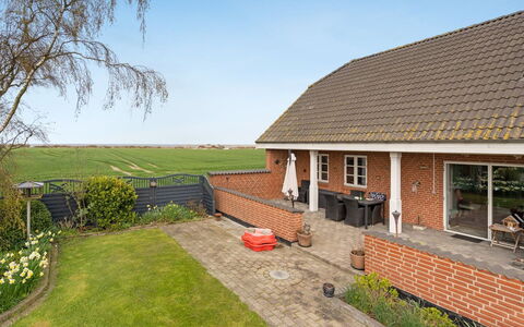 Delina - 200M from the Sea: Dach, Haus, Grundstueck, Zuhause, Hütte, Estate, Gartenbauten, Schatten, Blockhaus, Landscaping