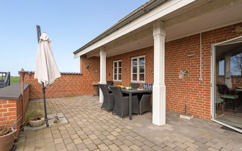 Delina - 200M from the Sea: Dach, Haus, Grundstueck, Zuhause, Hütte, Estate, Gartenbauten, Schatten, Blockhaus, Landscaping