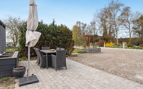 Delina - 200M from the Sea: Dach, Haus, Grundstueck, Zuhause, Hütte, Estate, Gartenbauten, Schatten, Blockhaus, Landscaping
