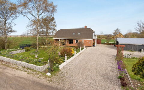 Delina - 200M from the Sea: Dach, Haus, Grundstueck, Zuhause, Hütte, Estate, Gartenbauten, Schatten, Blockhaus, Landscaping