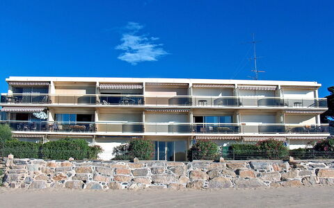 Cavalaire 180: Die Architektur, Eigentum, Gebäude, Wohngebiet, Himmel, Haus, Grundeigentum, Wohnung, Mischnutzung, Zuhause
