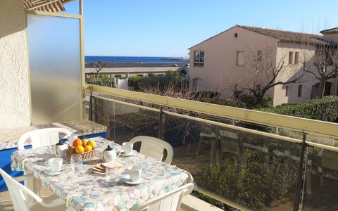 Cavalaire 180: Eigentum, Gebäude, Restaurant, Grundeigentum, Zimmer, Wohnung, Haus, Urlaub, Himmel, Balkon