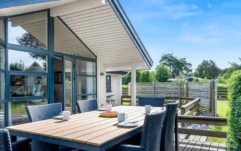 Truls - 800M from the Sea: Zuhause, Hütte, Veranda, Abstellgleis, Bauernhaus, Outdoor Struktur