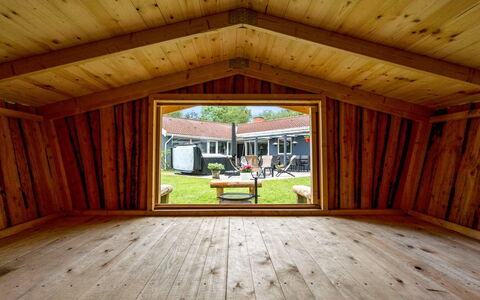 Sverker - 300M from the Sea: Dach, Haus, Zuhause, Hütte, Tür, Abstellgleis, Deck, Veranda, Planke, Hartholz
