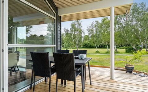 Luukas - 150M from the Sea: Wohnung, Schatten, Balkon, Stuhl, Zaun, Gartenmöbel, Aluminium, Kunstrasen