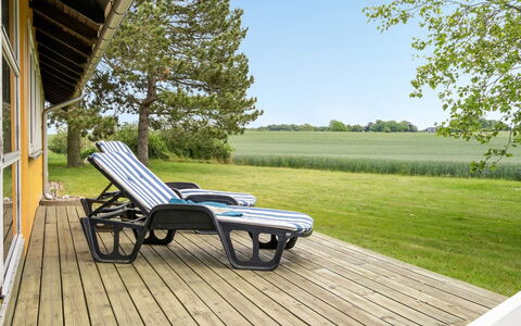 Janne - 400M from the Sea: Blau, Strauch, Hütte, Ground, Garten, Estate, Schatten, Landscaping, Bauernhaus, Eco Hotel