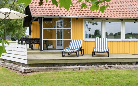 Janne - 400M from the Sea: Blau, Strauch, Hütte, Ground, Garten, Estate, Schatten, Landscaping, Bauernhaus, Eco Hotel