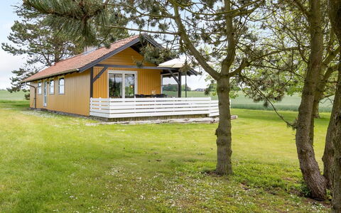 Janne - 400M from the Sea: Blau, Strauch, Hütte, Ground, Garten, Estate, Schatten, Landscaping, Bauernhaus, Eco Hotel