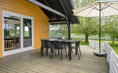 Janne - 400M from the Sea: Blau, Strauch, Hütte, Ground, Garten, Estate, Schatten, Landscaping, Bauernhaus, Eco Hotel
