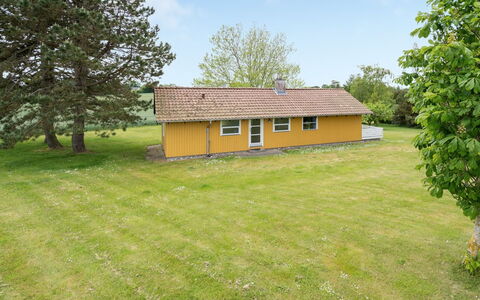 Janne - 400M from the Sea: Blau, Strauch, Hütte, Ground, Garten, Estate, Schatten, Landscaping, Bauernhaus, Eco Hotel