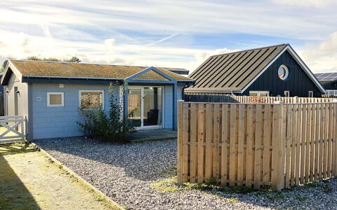 Alvina - 25M from the Sea: Blau, Strauch, Hütte, Ground, Garten, Estate, Schatten, Landscaping, Bauernhaus, Eco Hotel