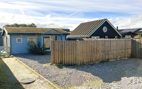 Alvina - 25M from the Sea: Blau, Strauch, Hütte, Ground, Garten, Estate, Schatten, Landscaping, Bauernhaus, Eco Hotel