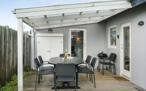 Alvina - 25M from the Sea: Blau, Strauch, Hütte, Ground, Garten, Estate, Schatten, Landscaping, Bauernhaus, Eco Hotel
