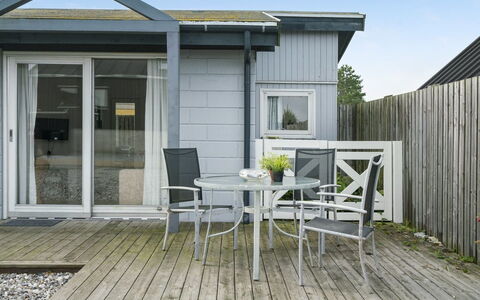 Alvina - 25M from the Sea: Blau, Strauch, Hütte, Ground, Garten, Estate, Schatten, Landscaping, Bauernhaus, Eco Hotel
