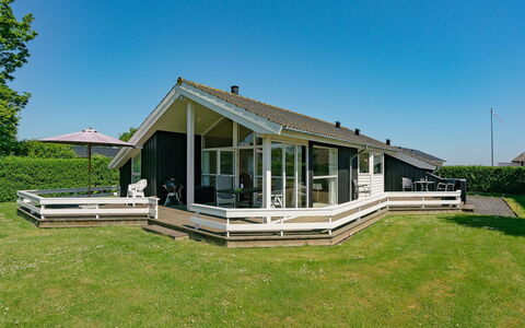Maybritt - 100M from the Sea: Holz, Hütte, Hartholz, Planke, Holzbeize, Gartenbauten, Design, Garten, Blockhaus, Hinterhof