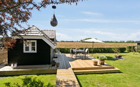 Ainikki - 200M from the Sea: Blau, Strauch, Hütte, Ground, Garten, Estate, Schatten, Landscaping, Bauernhaus, Eco Hotel