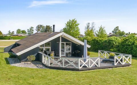 Nilsa - 400M from the Sea