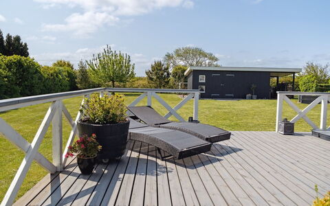 Nilsa - 400M from the Sea: Blau, Strauch, Hütte, Ground, Garten, Estate, Schatten, Landscaping, Bauernhaus, Eco Hotel